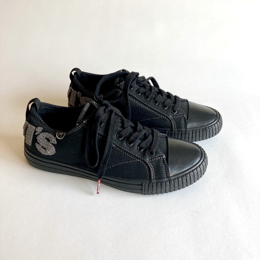 Levis Black Textile Rubber Low Top Sneakers size 7.5
